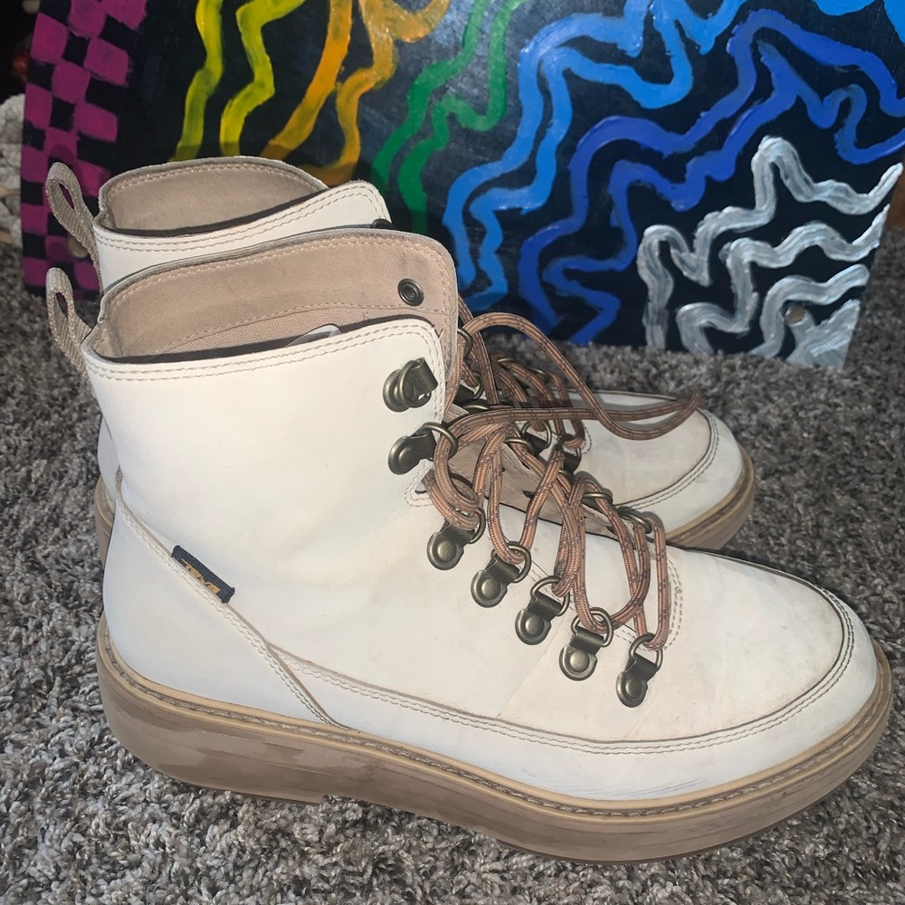 Teva Cream and Tan Winter Boots